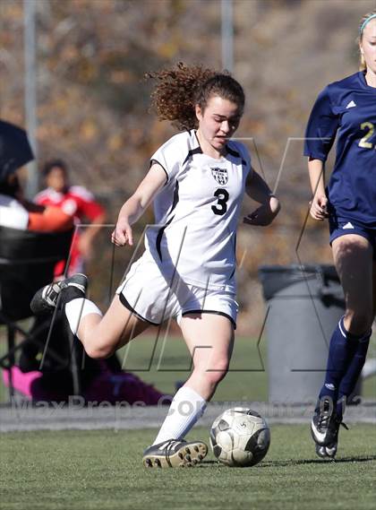Thumbnail 3 in Flintridge Sacred Heart vs. West Ranch (Los Tacos Holiday Festival) photogallery.