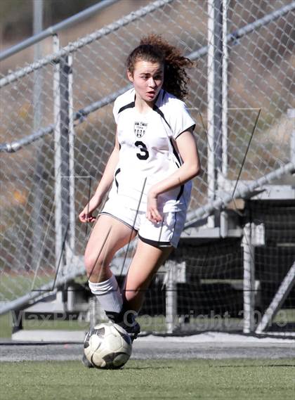 Thumbnail 3 in Flintridge Sacred Heart vs. West Ranch (Los Tacos Holiday Festival) photogallery.