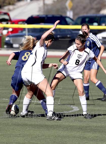 Thumbnail 2 in Flintridge Sacred Heart vs. West Ranch (Los Tacos Holiday Festival) photogallery.