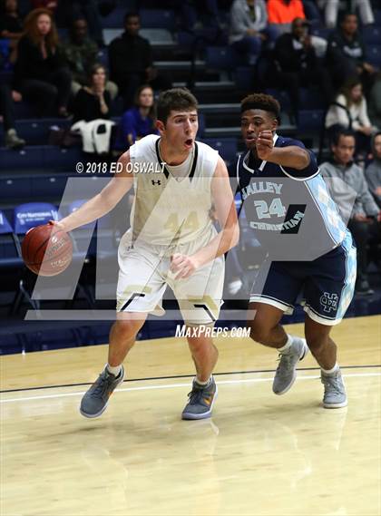 Thumbnail 2 in Valley Christian vs. Oak Park (MaxPreps MLK Classic) photogallery.