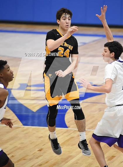 Thumbnail 2 in Brennan vs Warren photogallery.