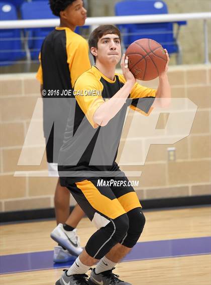 Thumbnail 3 in Brennan vs Warren photogallery.