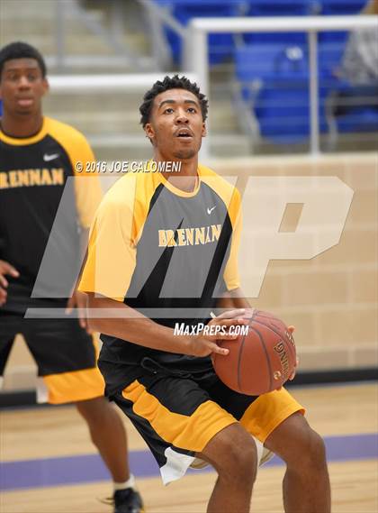 Thumbnail 1 in Brennan vs Warren photogallery.