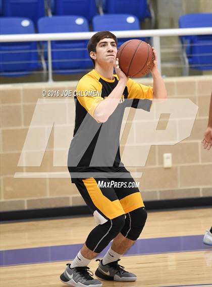 Thumbnail 1 in Brennan vs Warren photogallery.