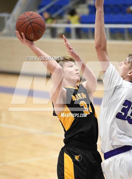 Thumbnail 1 in Brennan vs Warren photogallery.