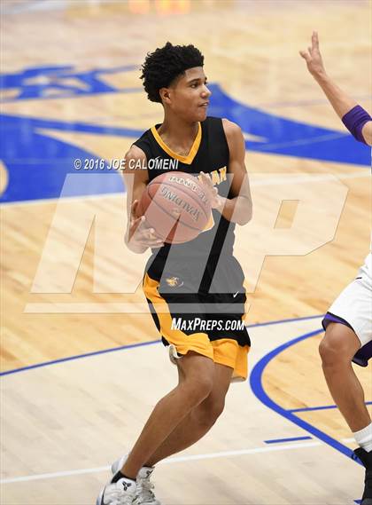 Thumbnail 3 in Brennan vs Warren photogallery.