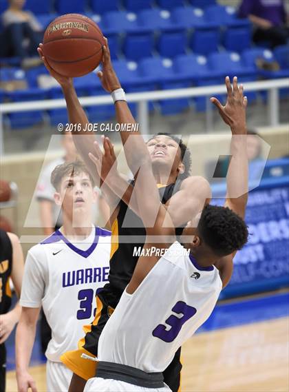 Thumbnail 3 in Brennan vs Warren photogallery.