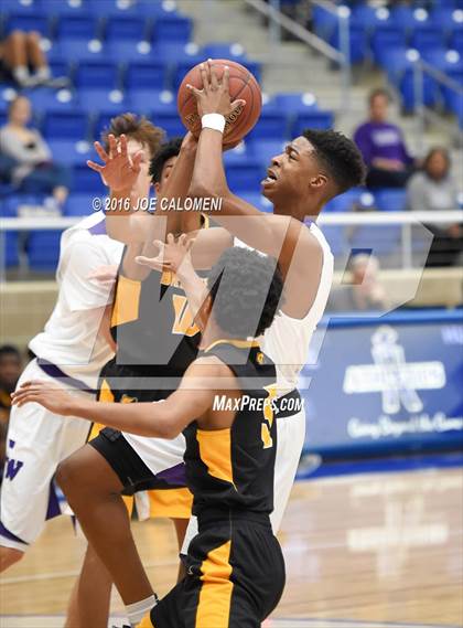 Thumbnail 2 in Brennan vs Warren photogallery.