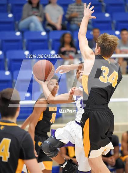 Thumbnail 3 in Brennan vs Warren photogallery.