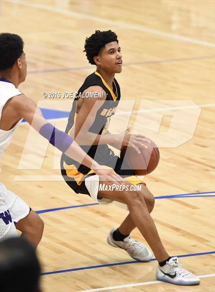 Thumbnail 2 in Brennan vs Warren photogallery.