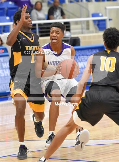 Thumbnail 2 in Brennan vs Warren photogallery.