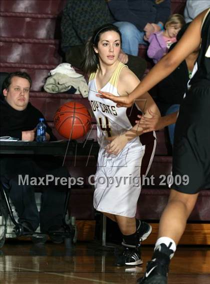 Thumbnail 3 in Pittsburg vs Whitesboro (Sherman Holiday Tournament) photogallery.