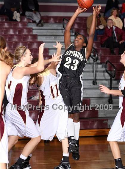 Thumbnail 3 in Pittsburg vs Whitesboro (Sherman Holiday Tournament) photogallery.
