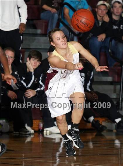 Thumbnail 3 in Pittsburg vs Whitesboro (Sherman Holiday Tournament) photogallery.