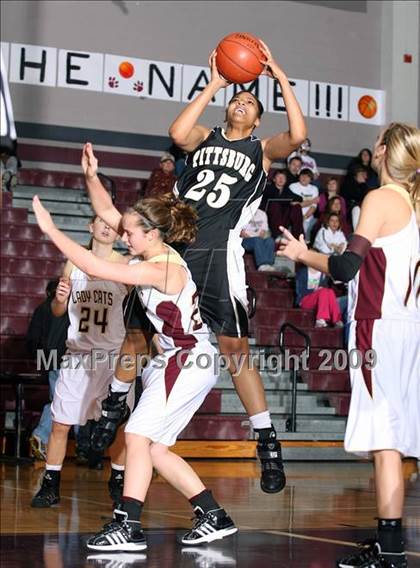 Thumbnail 3 in Pittsburg vs Whitesboro (Sherman Holiday Tournament) photogallery.