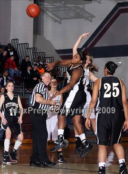 Thumbnail 1 in Pittsburg vs Whitesboro (Sherman Holiday Tournament) photogallery.