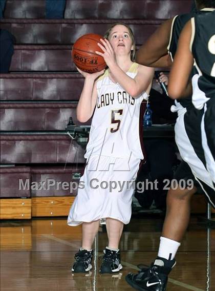 Thumbnail 3 in Pittsburg vs Whitesboro (Sherman Holiday Tournament) photogallery.