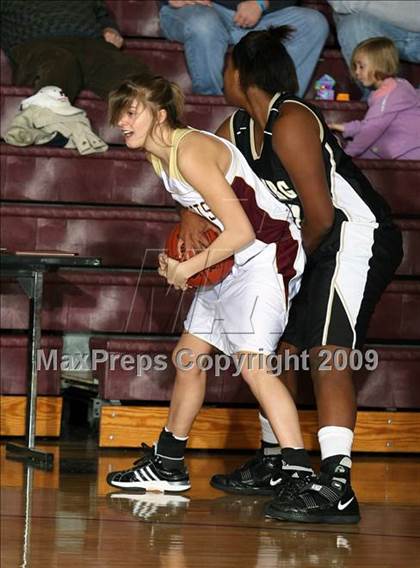 Thumbnail 1 in Pittsburg vs Whitesboro (Sherman Holiday Tournament) photogallery.