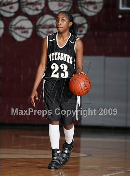 Thumbnail 1 in Pittsburg vs Whitesboro (Sherman Holiday Tournament) photogallery.