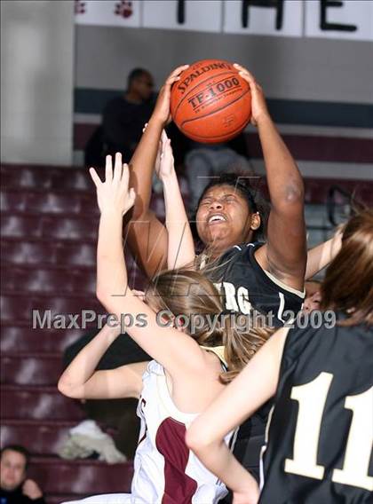 Thumbnail 3 in Pittsburg vs Whitesboro (Sherman Holiday Tournament) photogallery.