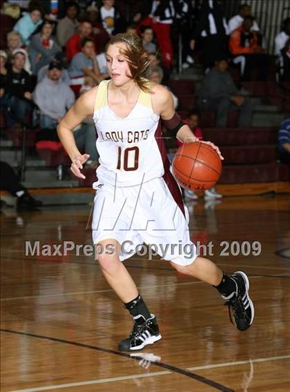 Thumbnail 1 in Pittsburg vs Whitesboro (Sherman Holiday Tournament) photogallery.