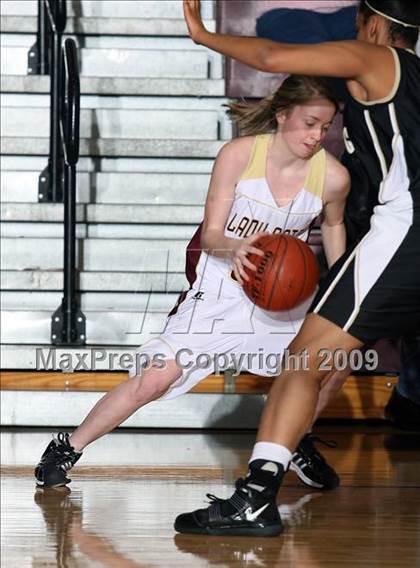 Thumbnail 2 in Pittsburg vs Whitesboro (Sherman Holiday Tournament) photogallery.