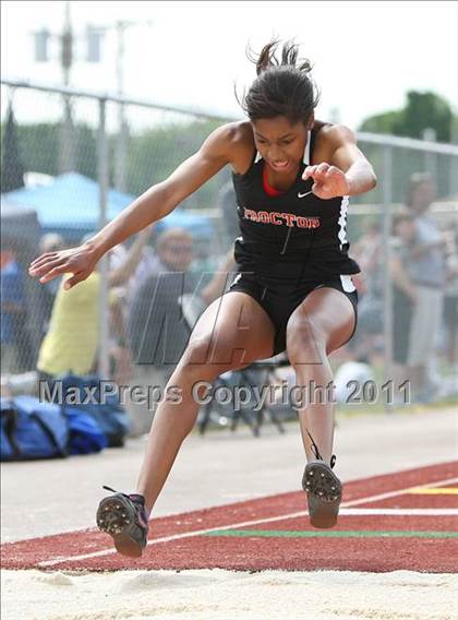 Thumbnail 2 in NYSPHSAA Track & Field Championships (Girls Triple Jump) photogallery.