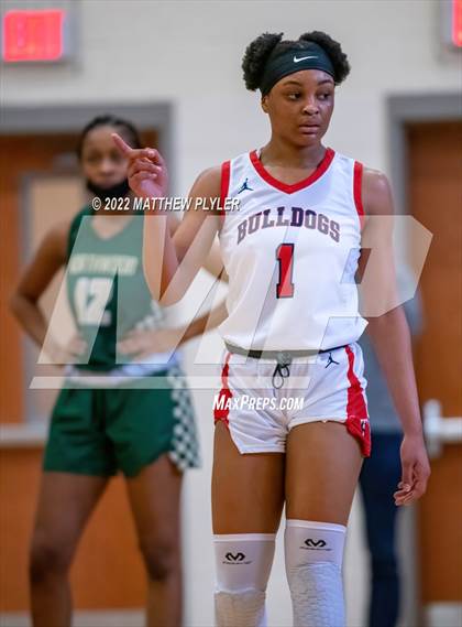 Thumbnail 2 in Terry Sanford vs. Northwood (NCHSAA 3A East Regional Final) photogallery.