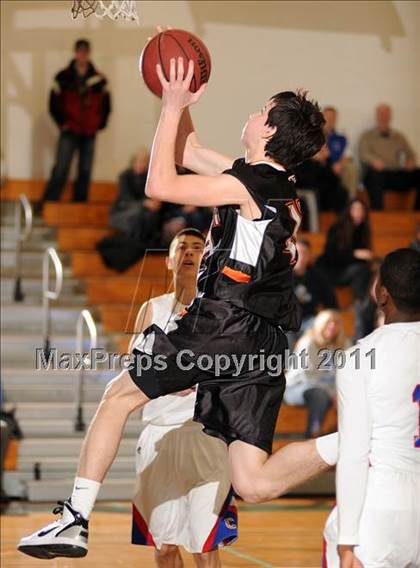 Thumbnail 3 in Croton-Harmon vs. Carmel (Putnam Challenge) photogallery.