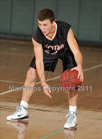 Thumbnail 1 in Croton-Harmon vs. Carmel (Putnam Challenge) photogallery.