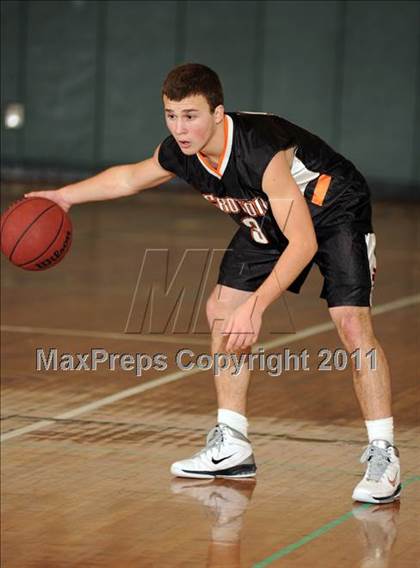 Thumbnail 3 in Croton-Harmon vs. Carmel (Putnam Challenge) photogallery.