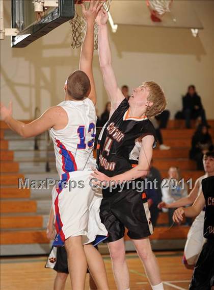 Thumbnail 3 in Croton-Harmon vs. Carmel (Putnam Challenge) photogallery.