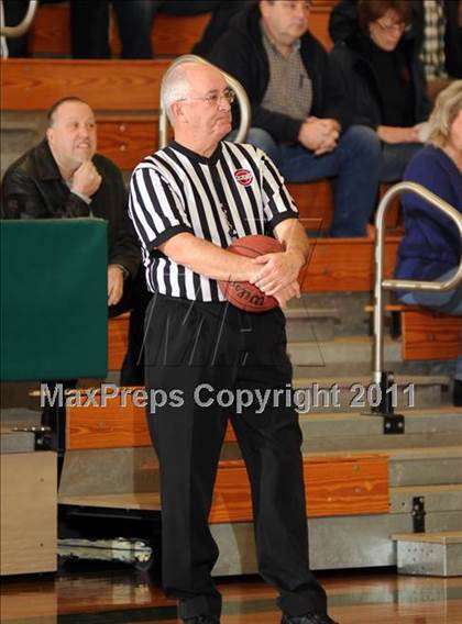 Thumbnail 3 in Croton-Harmon vs. Carmel (Putnam Challenge) photogallery.