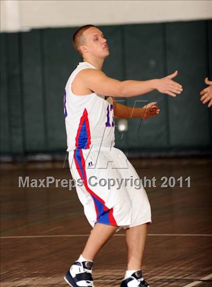 Thumbnail 2 in Croton-Harmon vs. Carmel (Putnam Challenge) photogallery.