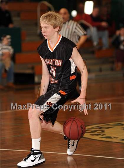 Thumbnail 3 in Croton-Harmon vs. Carmel (Putnam Challenge) photogallery.