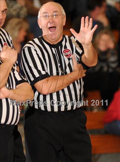 Thumbnail 3 in Croton-Harmon vs. Carmel (Putnam Challenge) photogallery.