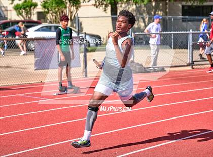 Thumbnail 2 in Northland Christian Relays (4x400M) photogallery.