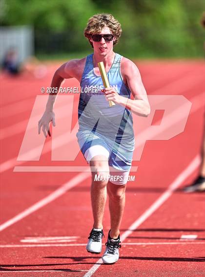 Thumbnail 2 in Northland Christian Relays (4x400M) photogallery.