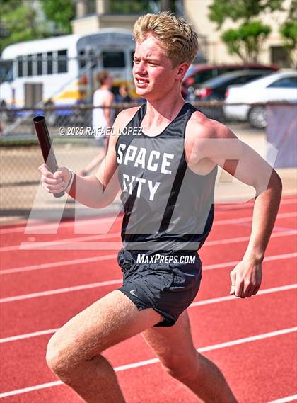 Thumbnail 1 in Northland Christian Relays (4x400M) photogallery.