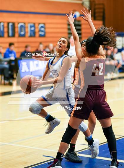 Thumbnail 3 in Las Lomas @ Acalanes photogallery.