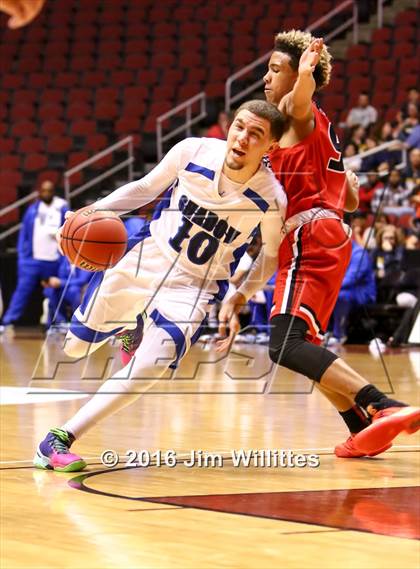 Thumbnail 2 in Paradise Valley vs. Shadow Mountain (AIA D2 Semifinal) photogallery.