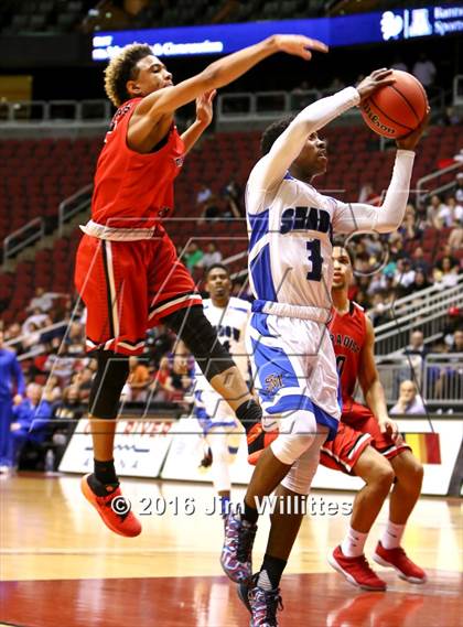 Thumbnail 3 in Paradise Valley vs. Shadow Mountain (AIA D2 Semifinal) photogallery.