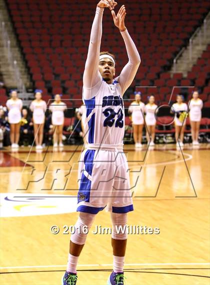 Thumbnail 3 in Paradise Valley vs. Shadow Mountain (AIA D2 Semifinal) photogallery.