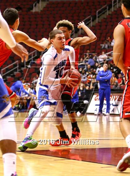 Thumbnail 1 in Paradise Valley vs. Shadow Mountain (AIA D2 Semifinal) photogallery.