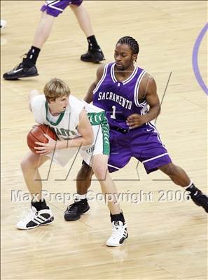 Thumbnail 2 in Sacramento vs. St. Mary's (CIF NorCal D3 Final) photogallery.