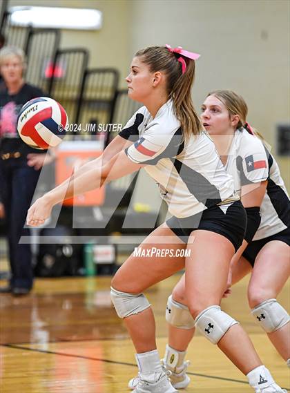 Thumbnail 2 in Giddings vs Caldwell photogallery.