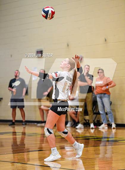Thumbnail 3 in Giddings vs Caldwell photogallery.