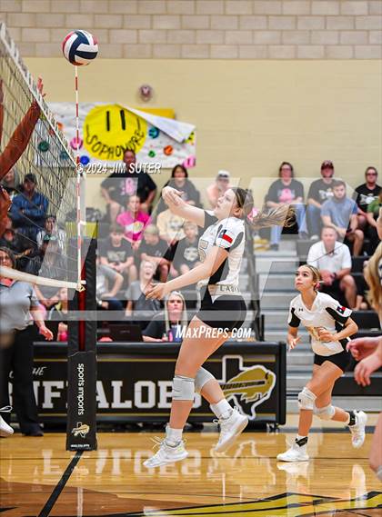 Thumbnail 2 in Giddings vs Caldwell photogallery.