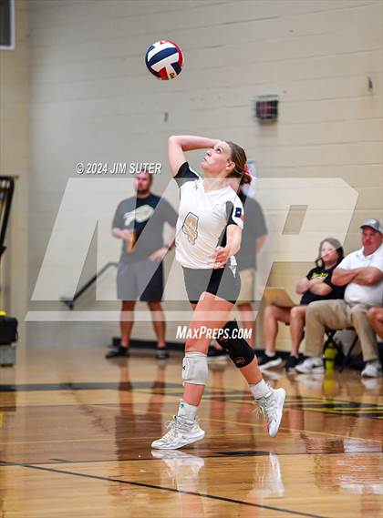 Thumbnail 3 in Giddings vs Caldwell photogallery.