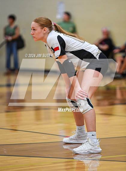Thumbnail 3 in Giddings vs Caldwell photogallery.